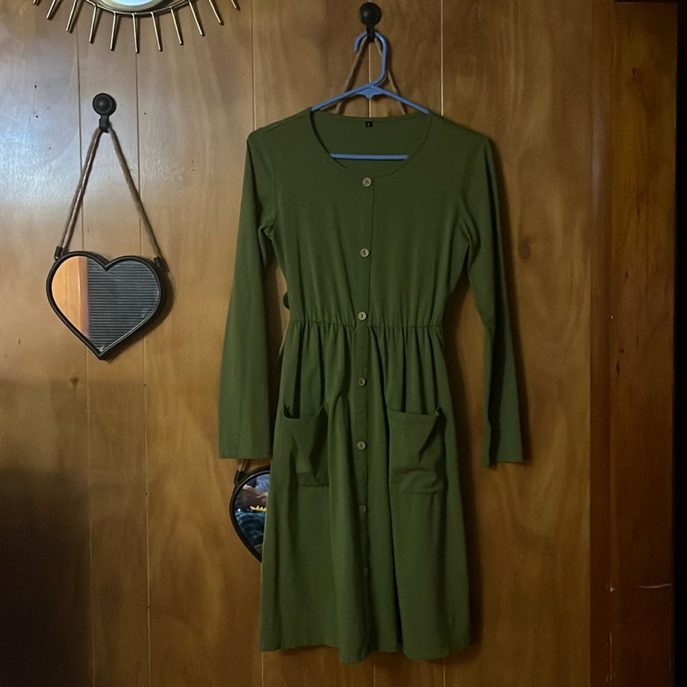 💚🍃Women’s long sleeve dark green dress / front pockets / size small